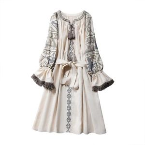 2018 fall folk style embroidered pattern dress